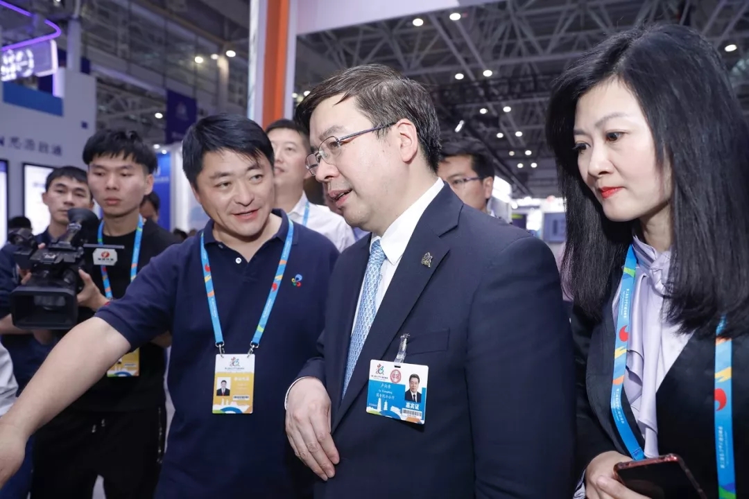 数字中国 | 聚焦“互联网+监管”,国办电子政务办卢向东主任视察视联动力展台-视联动力